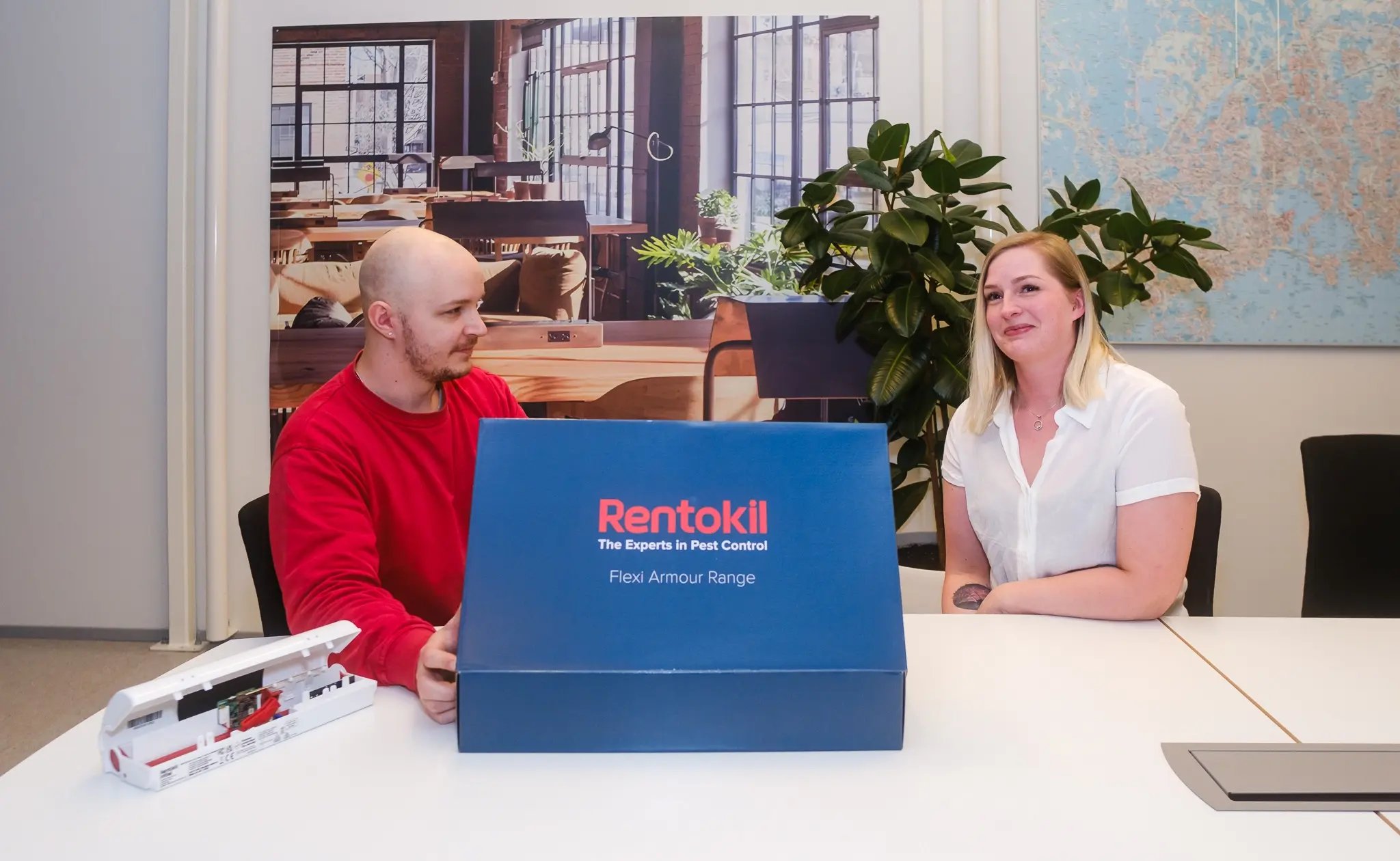 fi-rentokil-technician-customer-flexi-armour